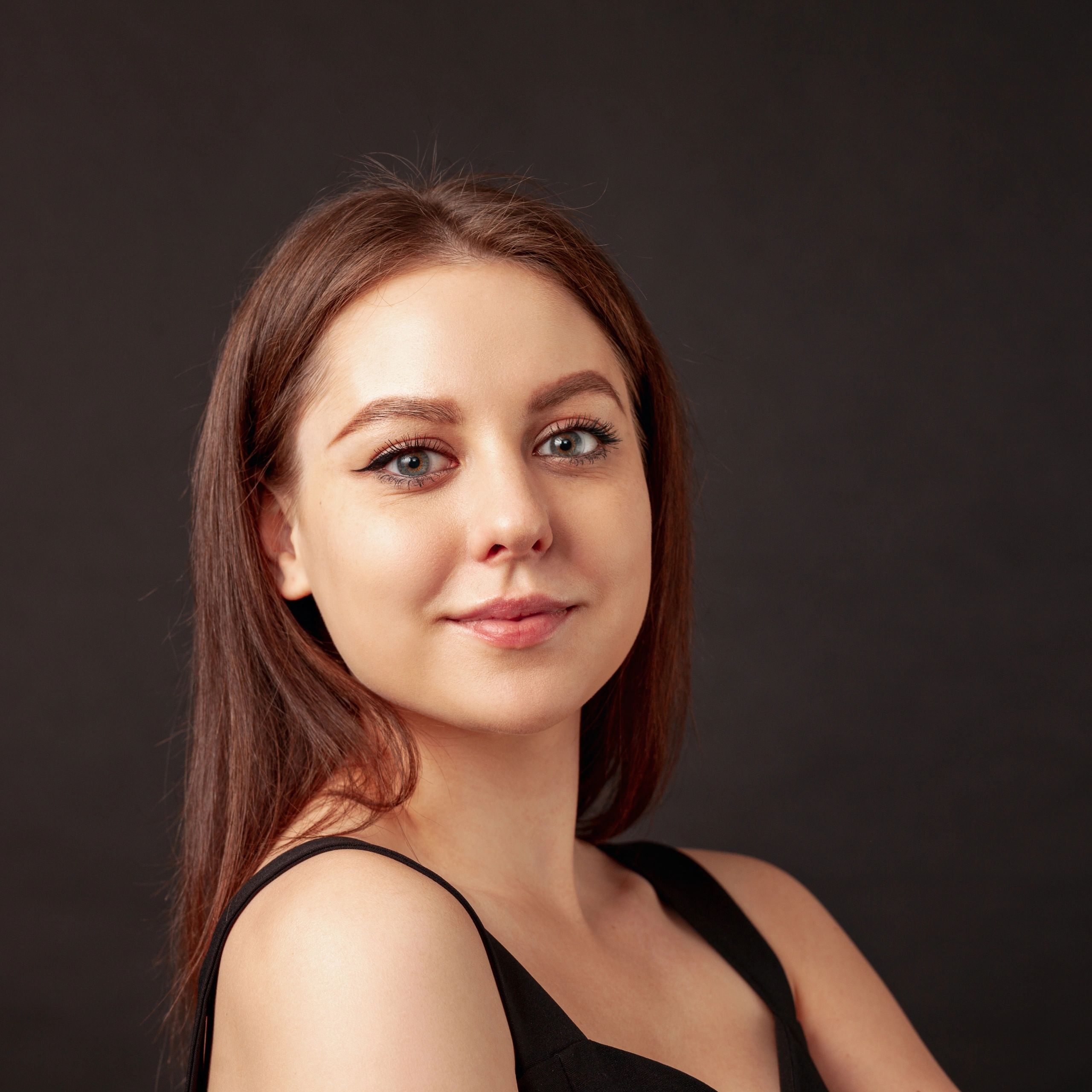 Portrait of a smiling young woman with long hair